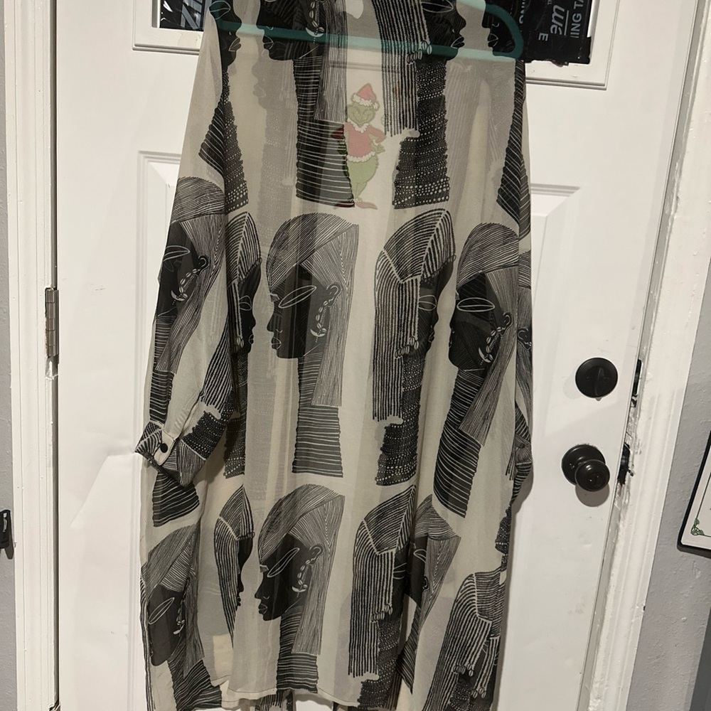 Vintage. Elegant Black and Gray Women's Graphic Coat - Picture 8 of 11